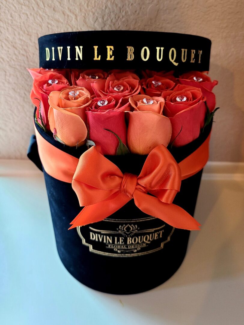 Black Color Small Round Box Divin Le Bouquet Floral Design