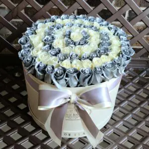 Cream Color Medium Round Box Divin Le Bouquet Floral Design
