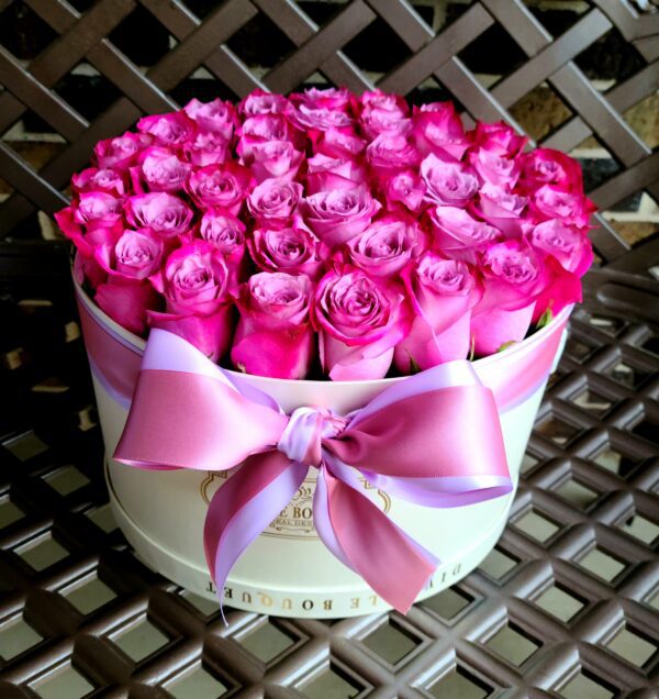 Beautiful Oval Rose Box Divin Le Bouquet